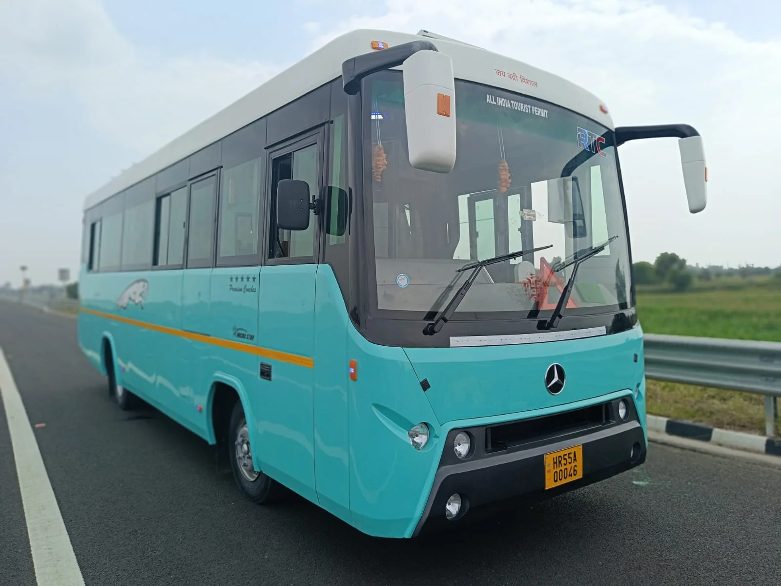 29 SEATER MINI BUS ON RENT