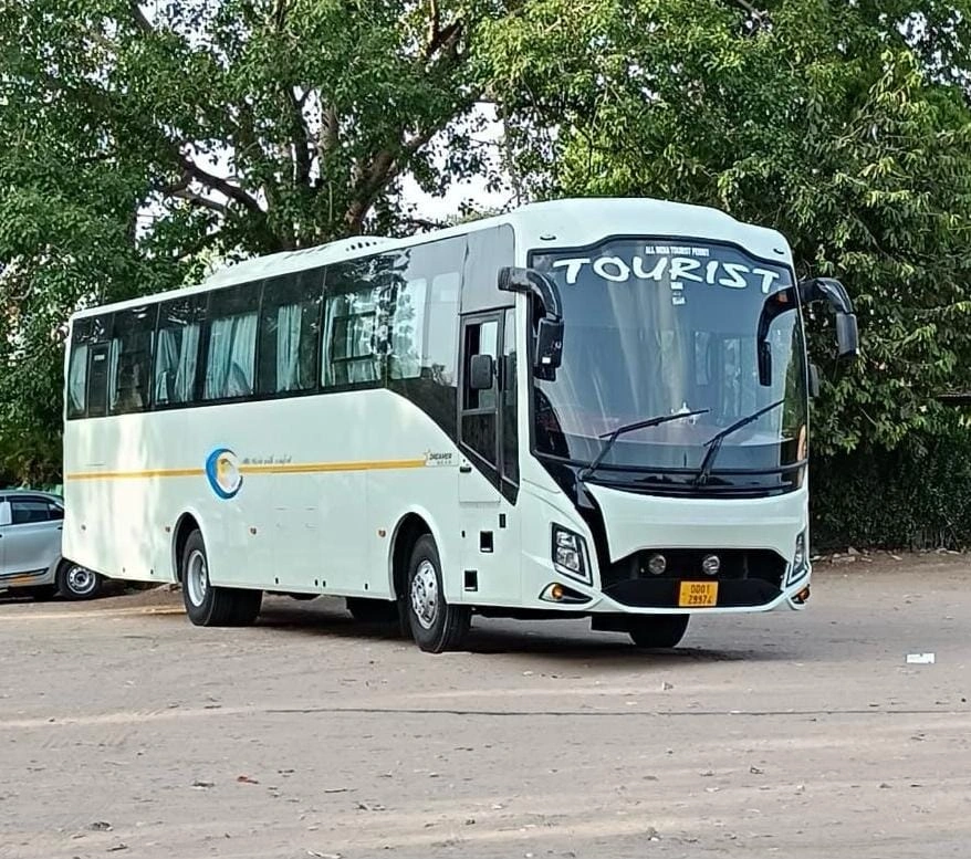 53 SEATER BUS ON RENT